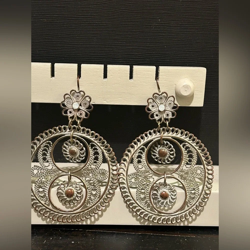 Vintage White and Gold Filigree Earrings